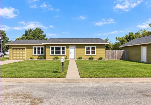 1023 E Houston ST, Giddings, TX 78942