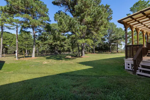 260 Pine Valley LOOP, Smithville, TX 78957