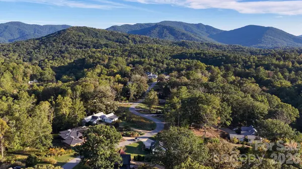 30 Hawberry CT, Asheville, NC 28805