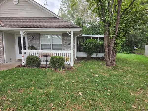 1113 SW Blue Branch DR, Grain Valley, MO 64029