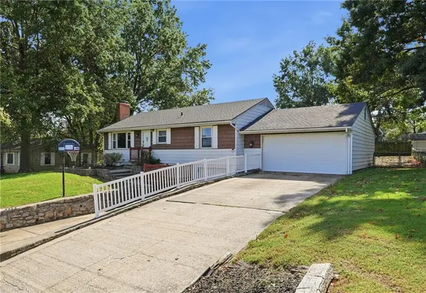 9005 79th ST #E, Raytown, MO 64138