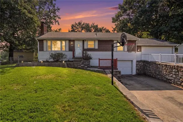 9005 79th ST #E, Raytown, MO 64138