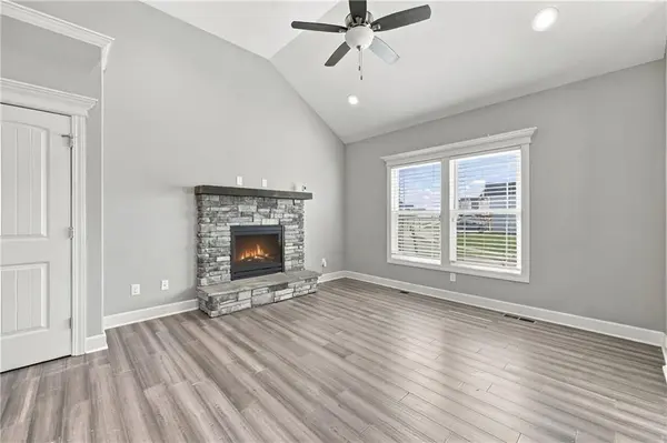 1003 NW 3rd ST, Oak Grove, MO 64075