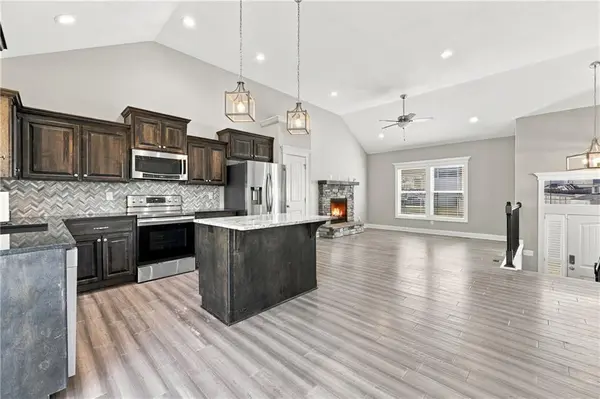 1003 NW 3rd ST, Oak Grove, MO 64075