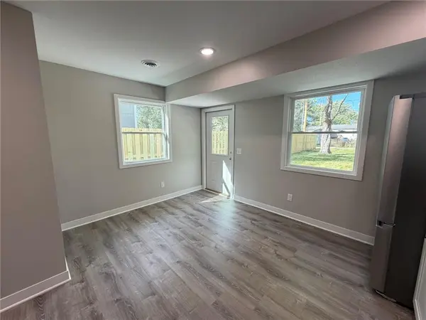 917 W Valley ST, St Joseph, MO 64504