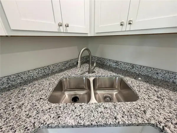 919 W Valley ST, St Joseph, MO 64504