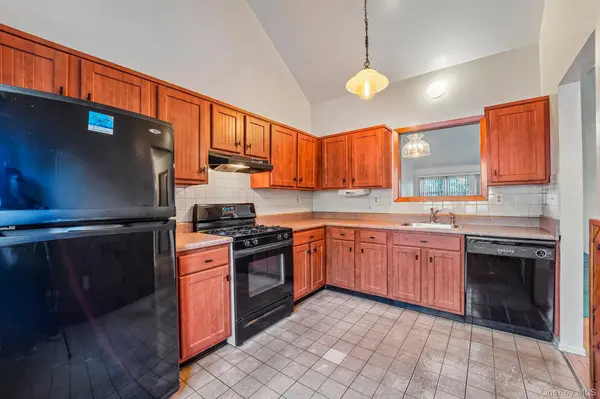 135 W Nyack RD #118, Nanuet, NY 10954