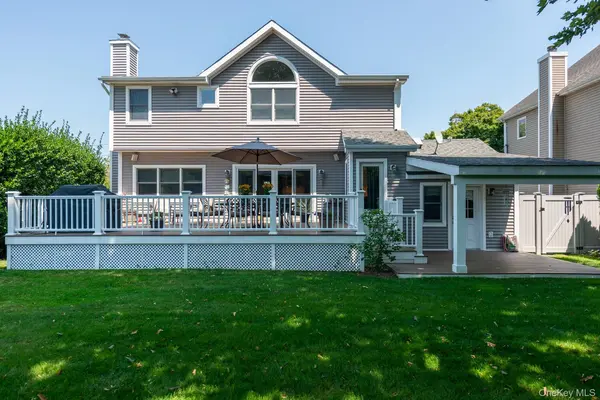 11 Cherry ST, Glen Head, NY 11545
