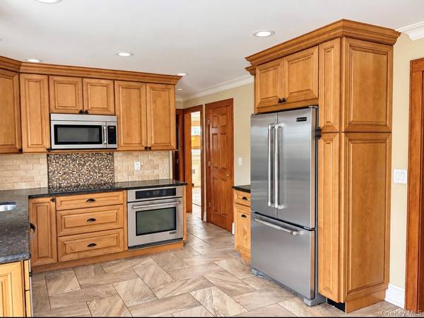 90 amherst ST, Garden City, NY 11530