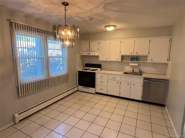 86 Demarest AVE #4, West Nyack, NY 10994