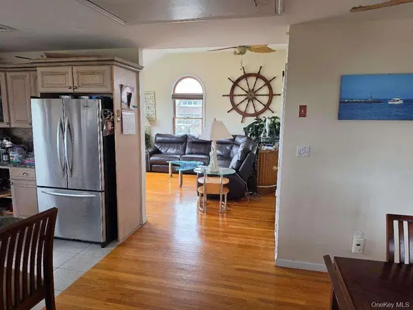 20 James RD, Amityville, NY 11701