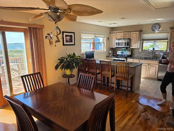 20 James RD, Amityville, NY 11701