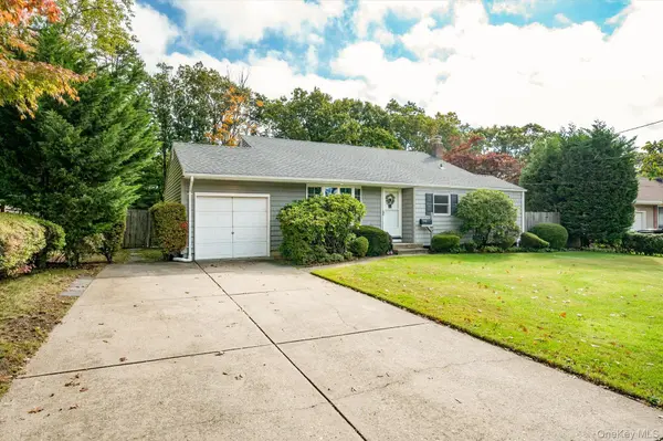 991 Gardiner DR, Bay Shore, NY 11706