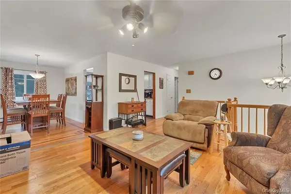 20 Capital DR, Washingtonville, NY 10992