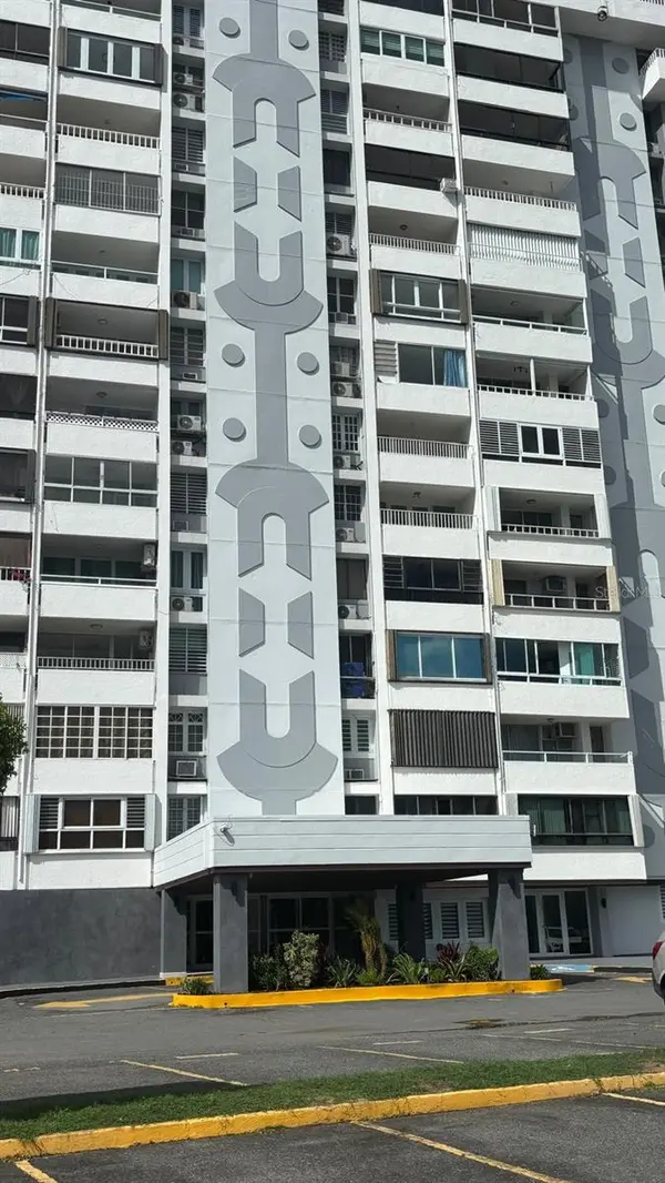 Cond. LAGUNA GARDENS III #4B, Carolina, PR 00979
