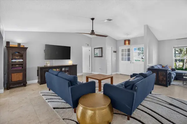 2406 COUNTRY TRAILS DR, Safety Harbor, FL 34695