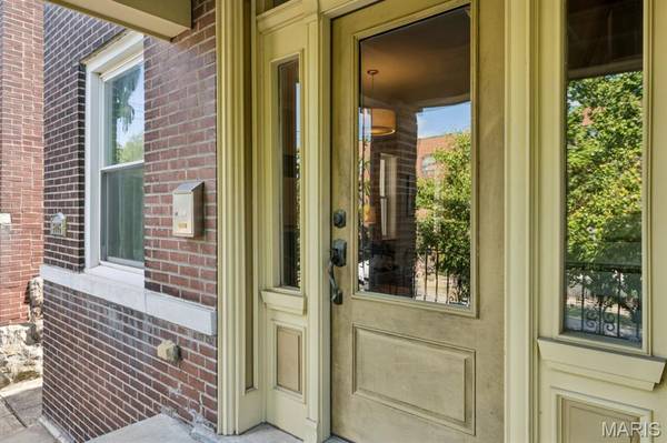 3906 Utah ST, St Louis, MO 63116