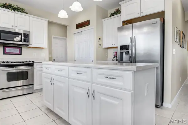 2061 Avalon Mist CIR, Dardenne Prairie, MO 63368