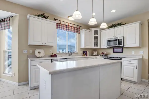 2061 Avalon Mist CIR, Dardenne Prairie, MO 63368