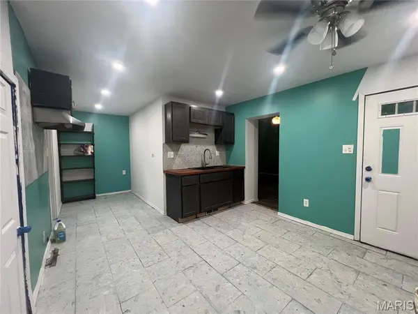 2222 Montana ST, St Louis, MO 63118