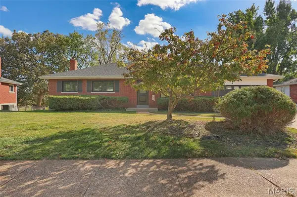 11820 Parklind DR, St Louis, MO 63127