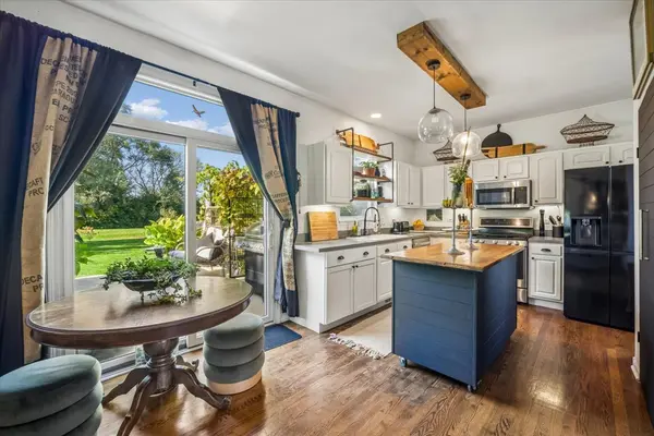 2103 Olde Mill LN, Mchenry, IL 60050