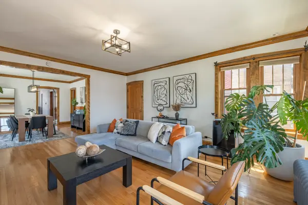 3819 N Sacramento AVE #2, Chicago, IL 60618