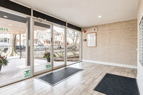110 N Kenilworth AVE #2A, Oak Park, IL 60301