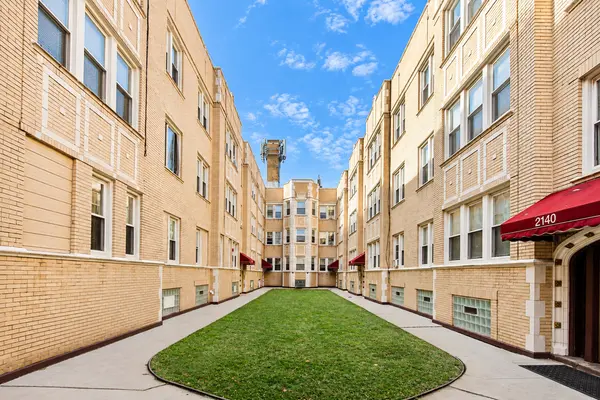 6500 W cermak RD #339, Berwyn, IL 60402