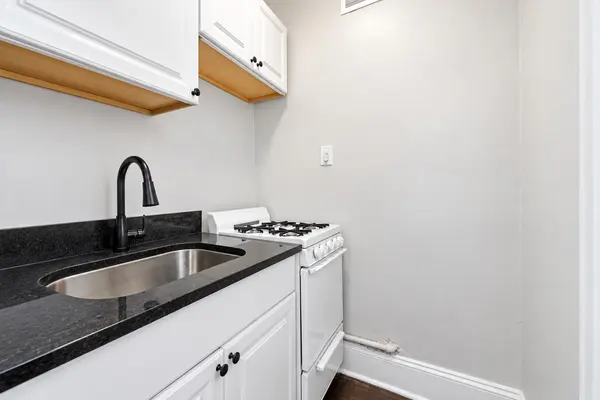 6912 N Ashland BLVD #410, Chicago, IL 60626