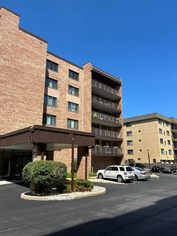 901 Center ST #A409, Des Plaines, IL 60016