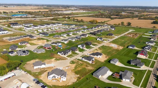 118 Live Oak DR, Hudson, IA 50643