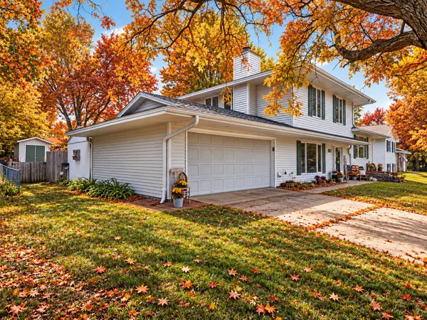 1094 Lowell DR, Apple Valley, MN 55124