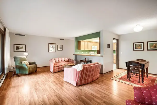 8441 Irwin RD #106, Bloomington, MN 55437