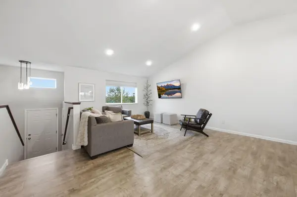 813 Hickory Curve, Watertown, MN 55388