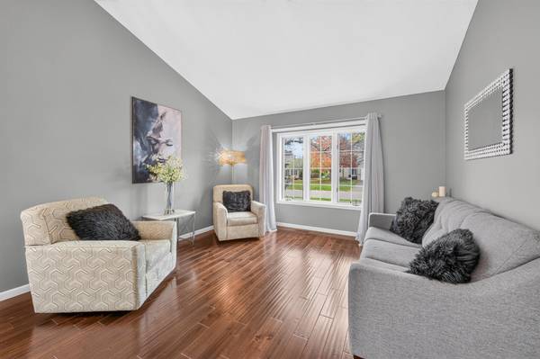 10007 Hidden Oaks LN N, Champlin, MN 55316