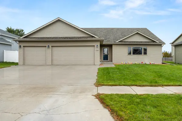 1240 38th AVE S, Moorhead, MN 56560