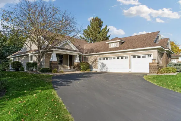 9813 Wedgewood CIR, Woodbury, MN 55125