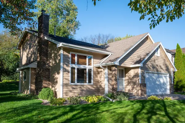 915 Park Knoll DR, Eagan, MN 55123