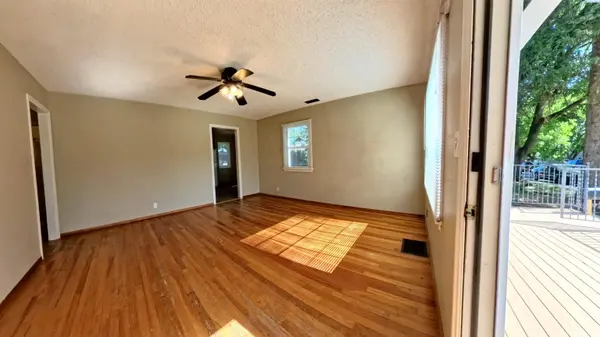 1020 NW Charlotte St, Pullman, WA 99163