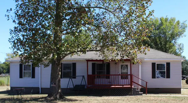 537 Isbell Ln, Decherd, TN 37324