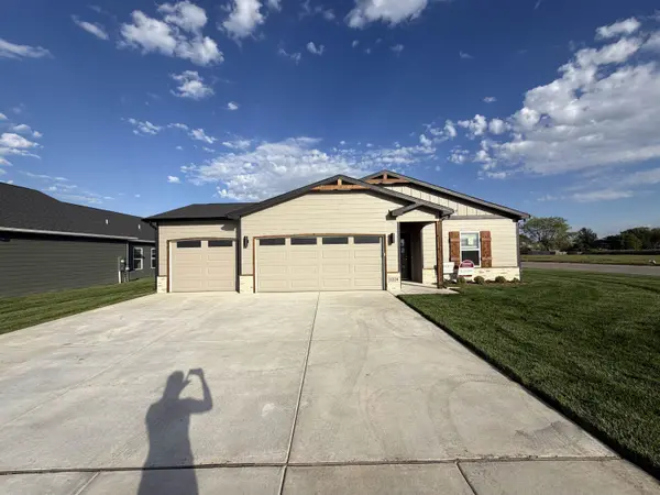 2224 S Colt Pl, Haysville, KS 67060