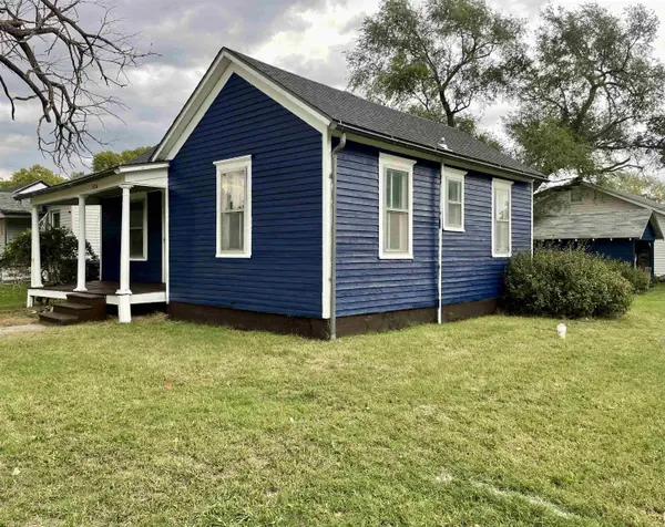 524 S Randall, Moundridge, KS 67107