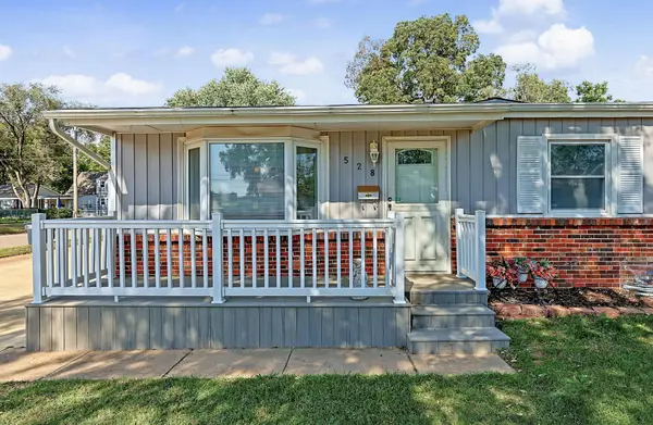 528 W 7th St, Haysville, KS 67060