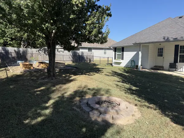 535 S Gary AVE, Bolivar, MO 65613