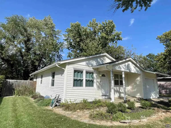 5512 SW 27th ST, Topeka, KS 66614
