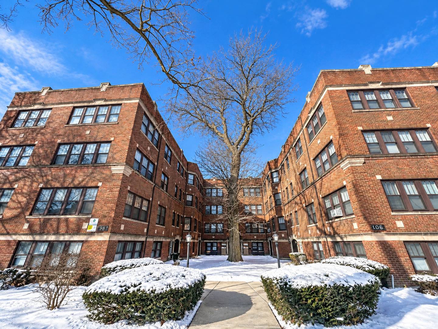 104 Lincoln AVE #2E, Riverside, IL 60546