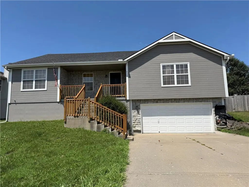 716 SW Brome DR, Grain Valley, MO 64029