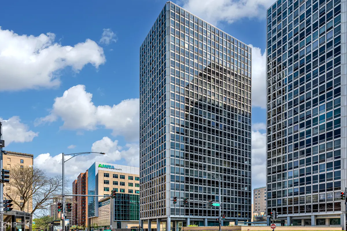 340 W Diversey Pkwy #815, Chicago, IL 60657