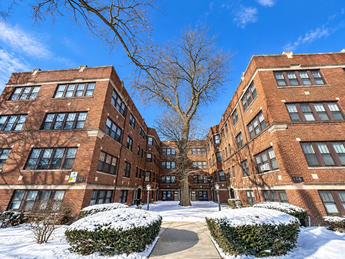 104 Lincoln AVE #2E, Riverside, IL 60546